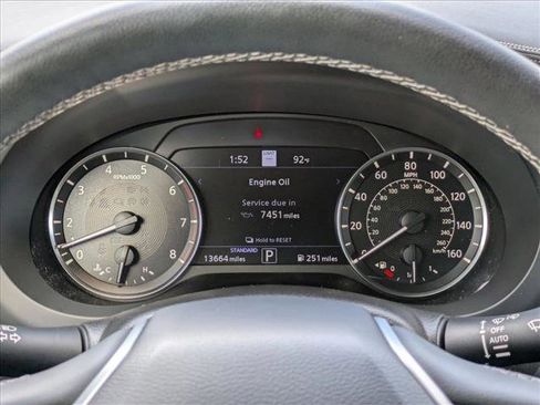 Used 2022 INFINITI QX50 Sensory image 10