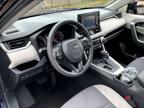 Used 2021 Toyota RAV4 XLE w/ Convenience Package image 18