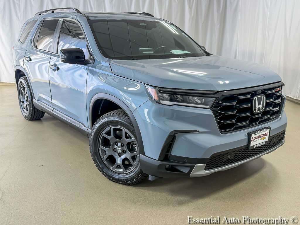 Used 2025 Honda Pilot TrailSport image 2