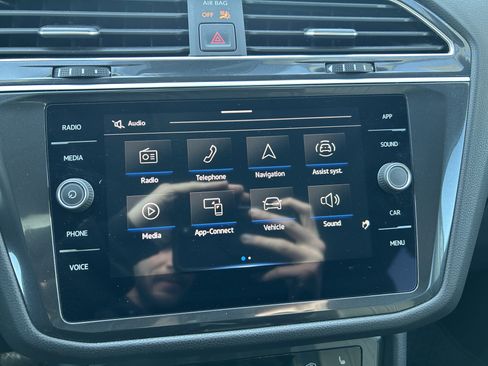 Certified 2024 Volkswagen Tiguan SE image 13