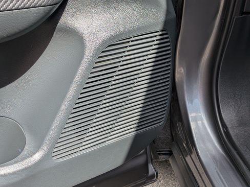 Used 2025 Nissan Kicks SR AWD/4WD image 14
