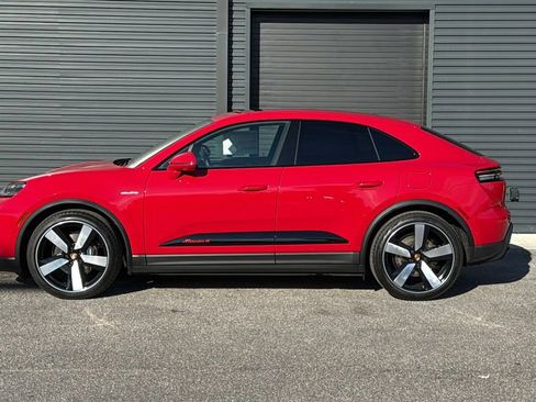 New 2026 Porsche Macan 4 Electric image 2