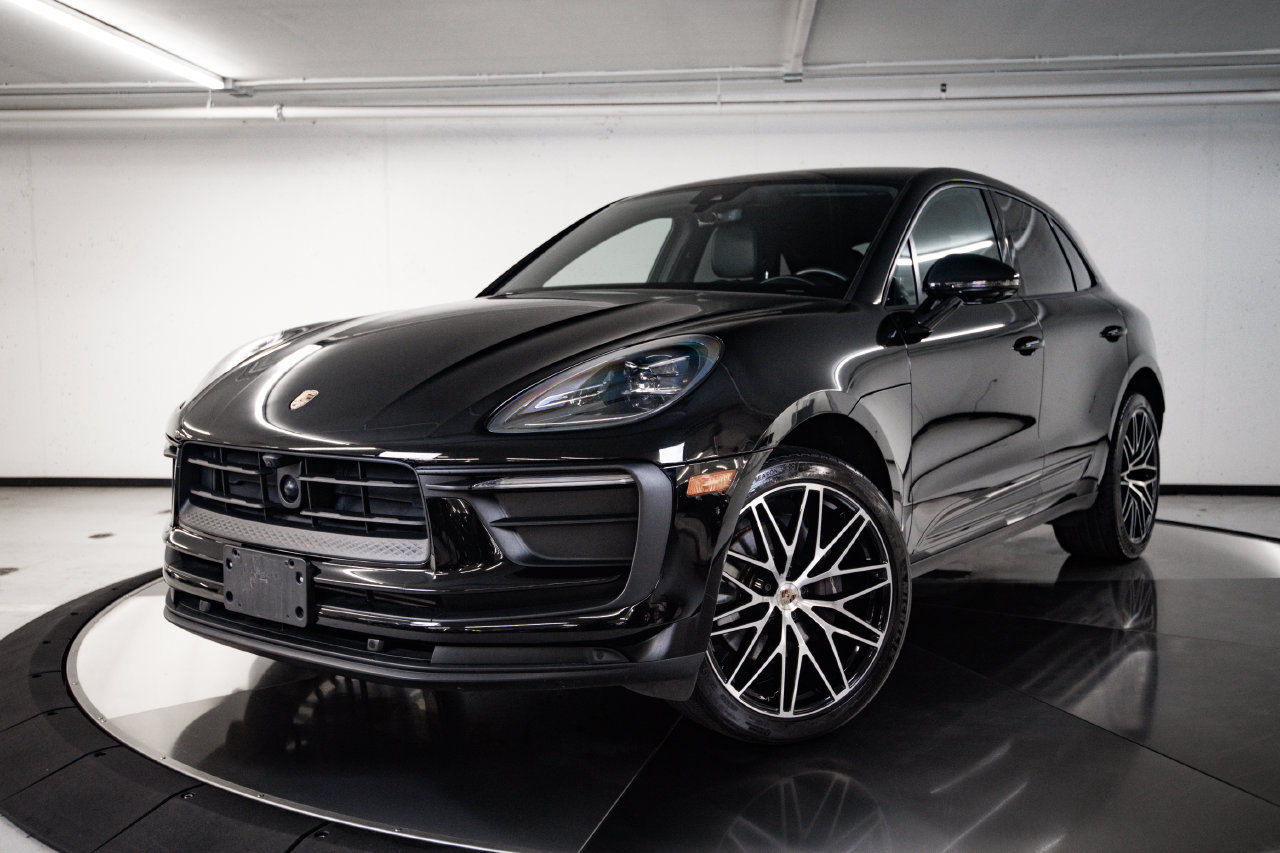 Certified 2023 Porsche Macan AWD/4WD image 1