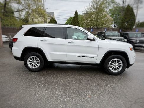 Used 2020 Jeep Grand Cherokee Laredo AWD/4WD image 4