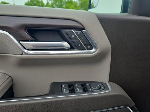 Used 2025 GMC Sierra 1500 SLT RWD image 11