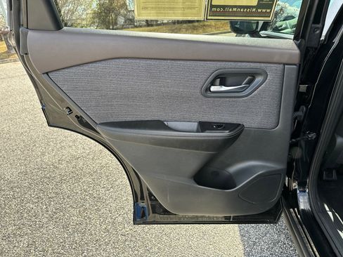 Used 2022 Nissan Rogue SV image 21