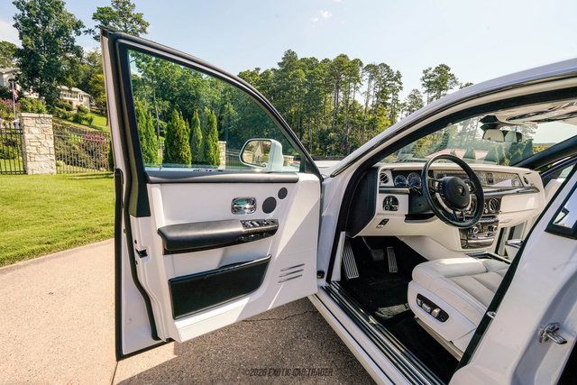 Used 2020 Rolls-Royce Phantom Sedan RWD image 44