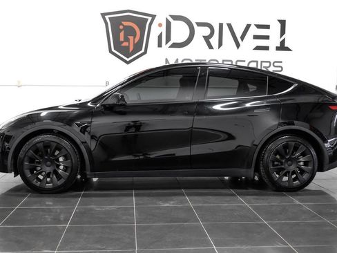 Used 2021 Tesla Model Y Long Range AWD/4WD image 11