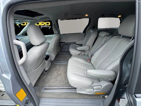 Used 2013 Toyota Sienna XLE FWD image 14