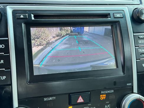 Used 2014 Toyota Camry L image 19