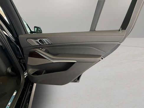 Used 2026 BMW X7 xDrive40i w/ M Sport Package image 32