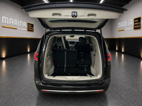 Certified 2022 Chrysler Pacifica Touring-L FWD image 14