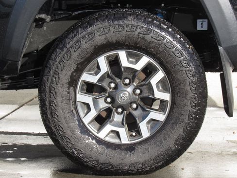 Certified 2023 Toyota Tacoma TRD Off-Road image 34