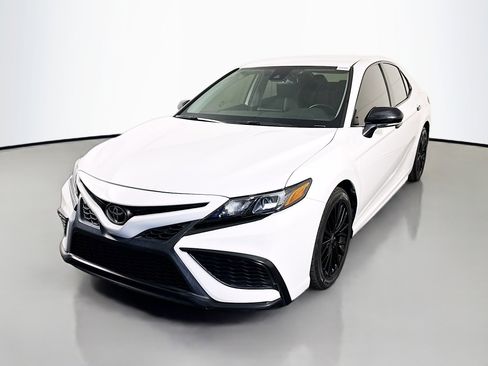Used 2022 Toyota Camry SE w/ Convenience Package FWD image 4