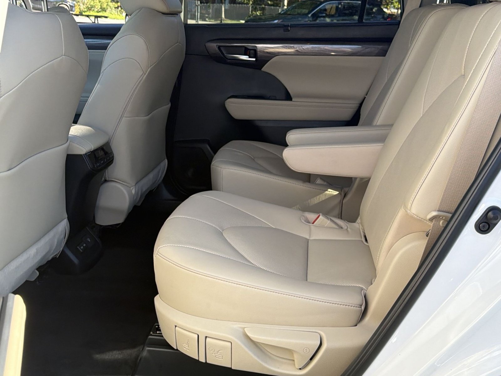 Used 2023 Toyota Highlander Limited FWD image 26