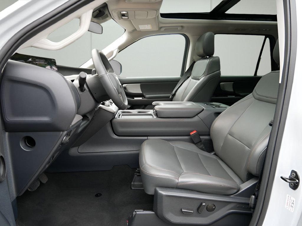 Used 2025 Ford Expedition Active AWD/4WD image 10