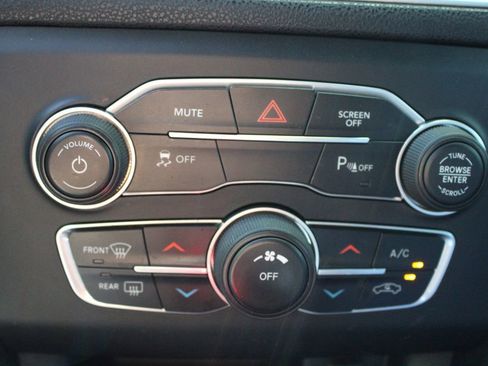 Used 2019 Dodge Charger SXT w/ Leather Interior Group image 29