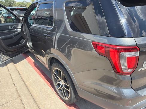Used 2017 Ford Explorer Sport w/ Equipment Group 401A AWD/4WD image 5