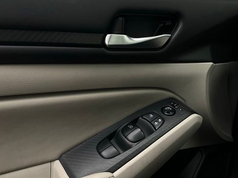 Used 2025 Nissan Altima 2.5 SV image 21