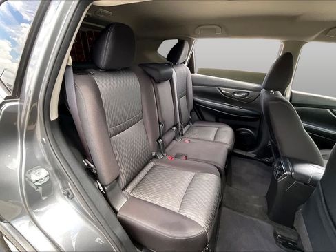 Used 2019 Nissan Rogue SV FWD image 20