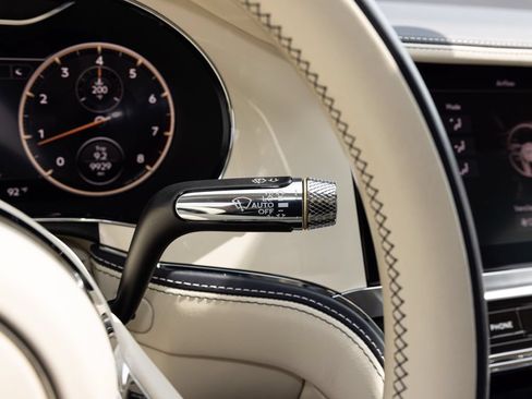 Used 2024 Bentley Flying Spur V8 AWD/4WD image 38