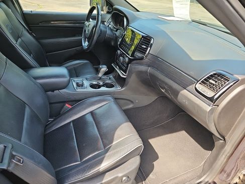 Used 2019 Jeep Grand Cherokee Overland AWD/4WD image 11