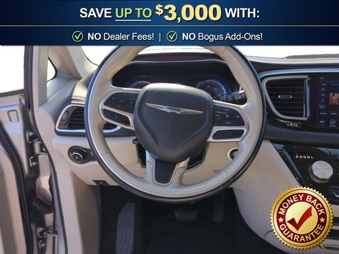 Used 2020 Chrysler Pacifica Limited image 18