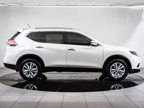 Used 2016 Nissan Rogue SV w/ SV Premium Package image 6