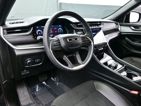 Used 2023 Jeep Grand Cherokee Altitude image 14