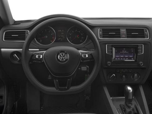 Used 2018 Volkswagen Jetta SE image 4