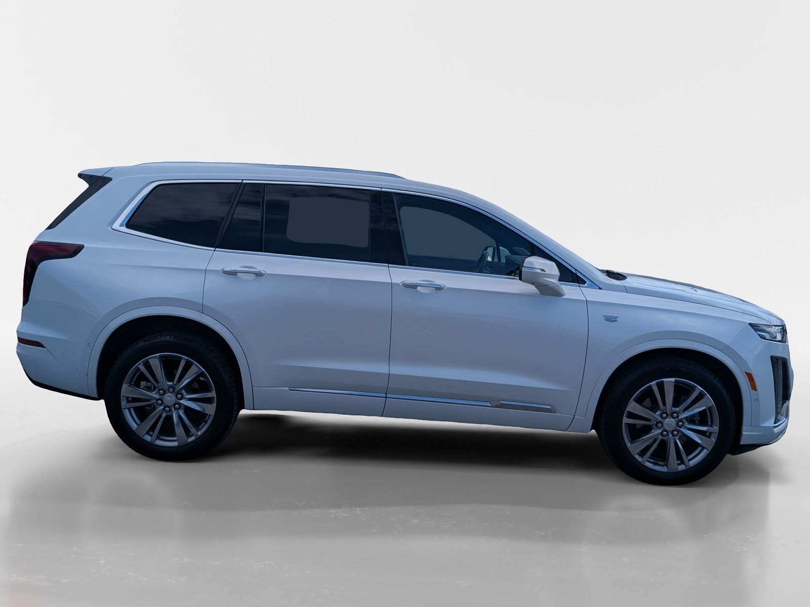 Used 2023 Cadillac XT6 Premium Luxury w/ Technology Package AWD/4WD image 3
