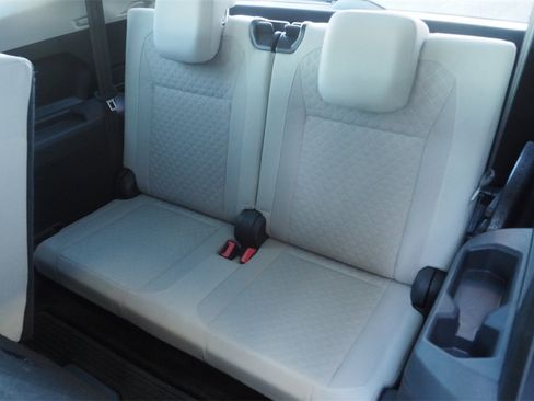 Used 2020 Volkswagen Tiguan S image 20