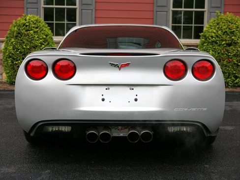 Used 2007 Chevrolet Corvette Coupe w/ Performance Package RWD image 15