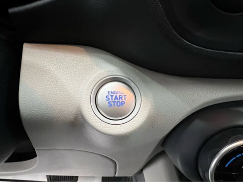 Used 2021 Hyundai Venue image 18