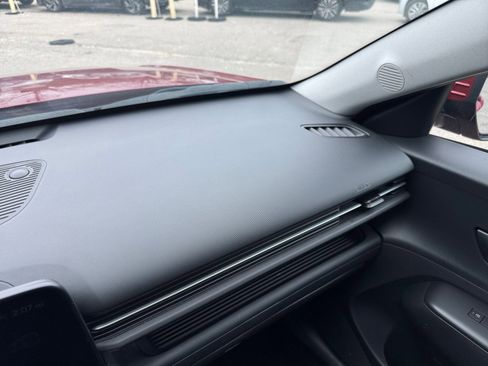 Used 2025 Hyundai Kona SEL image 31