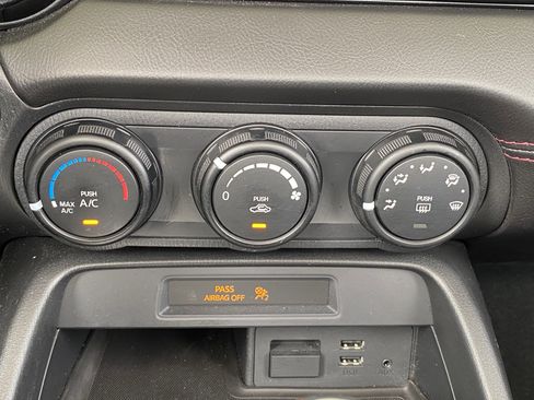 Used 2017 MAZDA MX-5 Miata Club image 24