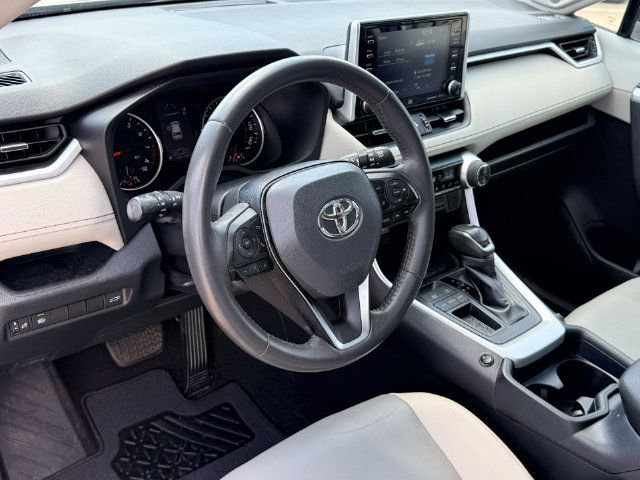 Used 2019 Toyota RAV4 XLE Premium FWD image 25