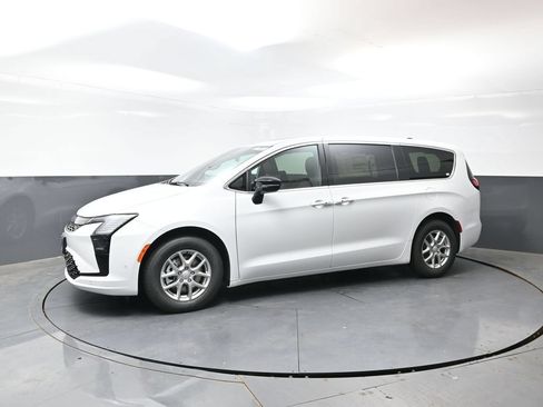 New 2027 Chrysler Pacifica Select FWD image 5