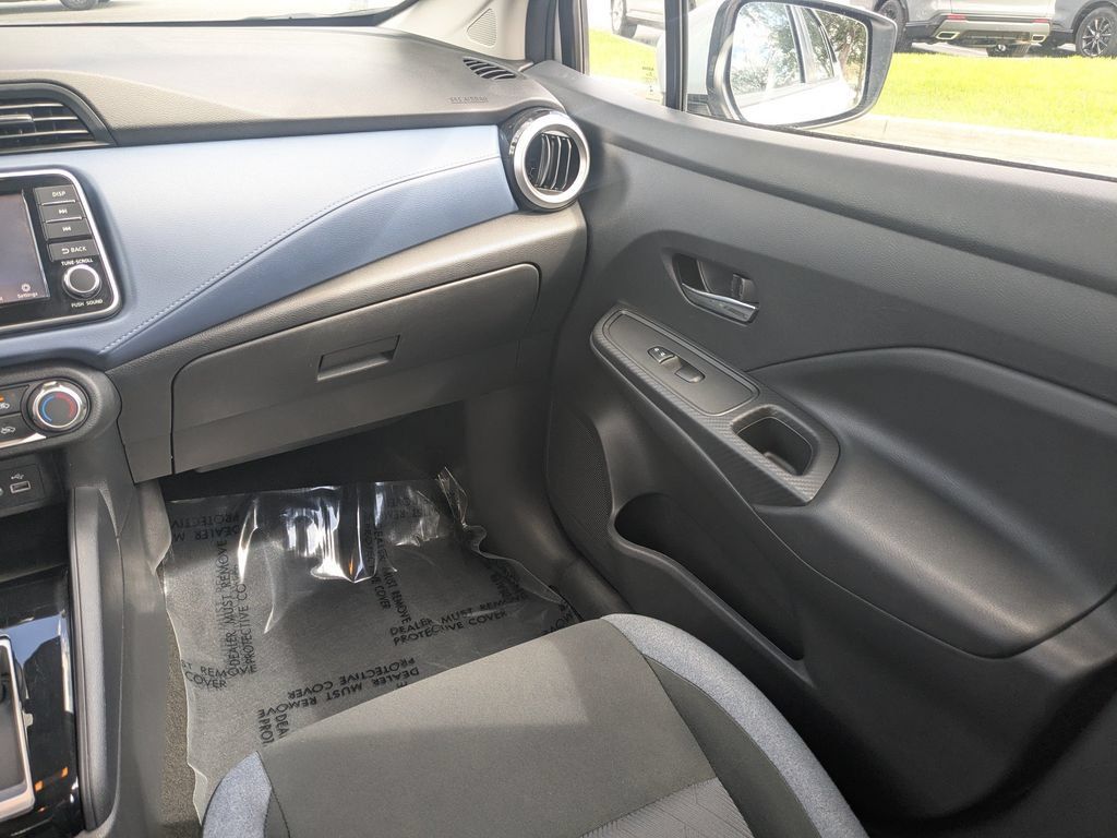 Used 2025 Nissan Versa SV FWD image 15
