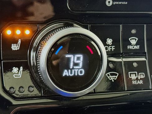 Used 2020 Toyota Highlander Limited image 21