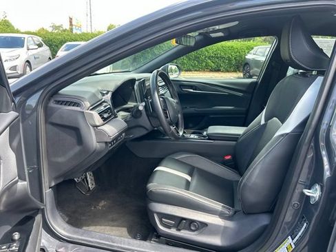 Used 2025 Toyota Camry SE FWD image 15