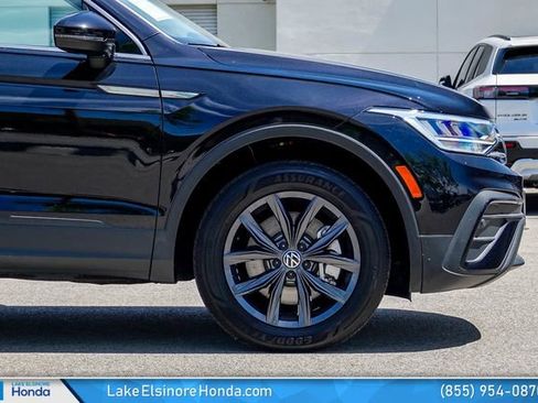 Used 2022 Volkswagen Tiguan SE w/ Panoramic Sunroof Package FWD image 7