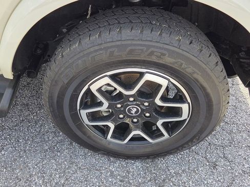 Used 2025 Ford Bronco Outer Banks image 16