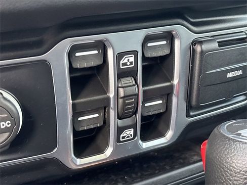 Used 2024 Jeep Wrangler Unlimited Sahara image 20