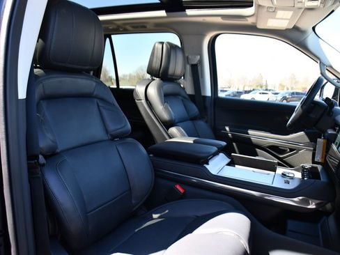 New 2026 Lincoln Navigator Reserve AWD/4WD image 16