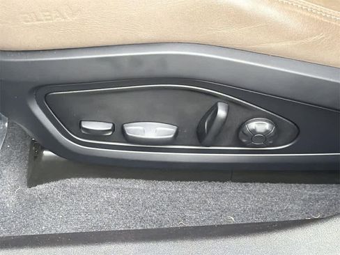 Used 2022 Porsche Taycan image 26