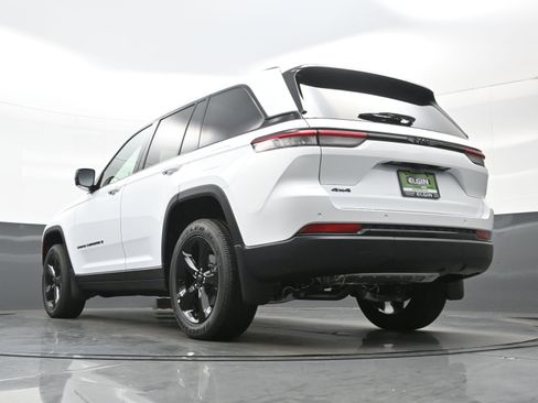 New 2025 Jeep Grand Cherokee Altitude AWD/4WD image 13