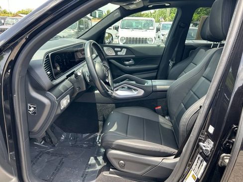 Used 2025 Mercedes-Benz GLE 350 4MATIC w/ AMG Line Exterior image 8