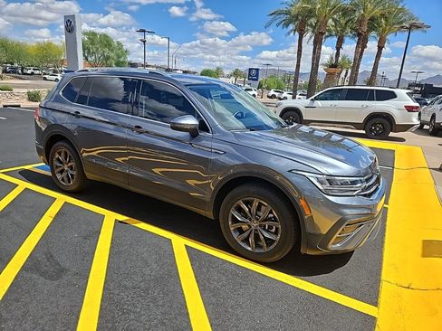 Used 2023 Volkswagen Tiguan SE image 4