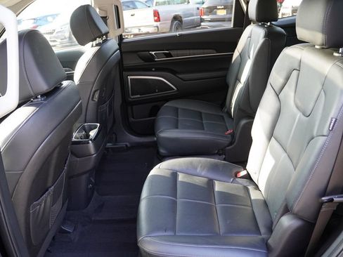 Certified 2024 Kia Telluride EX w/ EX Captain's Chair Package AWD/4WD image 17
